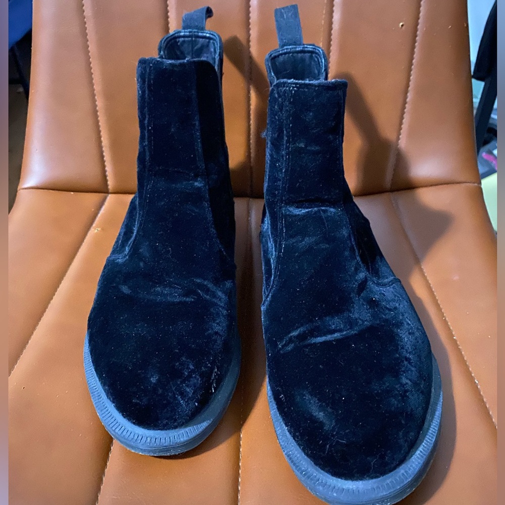 Dr. Martins Flora Velvet Black